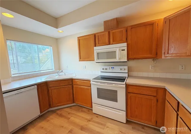Photo 4 of Condo for sale at 4702 Ml Pond Dr SE #212, Auburn, WA 98092 | MLS# NWM2576480 | Listing updated on 2026-09-29