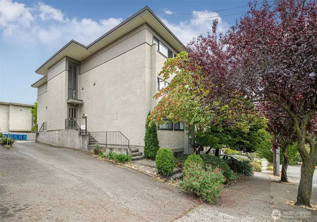 Photo 3 of Condo for sale at 914 6th Avenue N #201, Seattle, WA 98109 | MLS# NWM2576485 | Listing updated on 2026-09-30