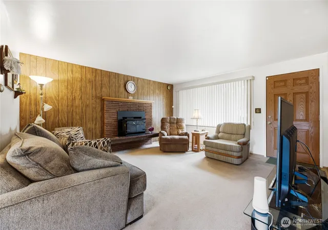 Photo 4 of Sale Pending at 420 S 128th Street, Seattle, WA 98168 | MLS# NWM2576486 | Listing updated on 2026-09-21