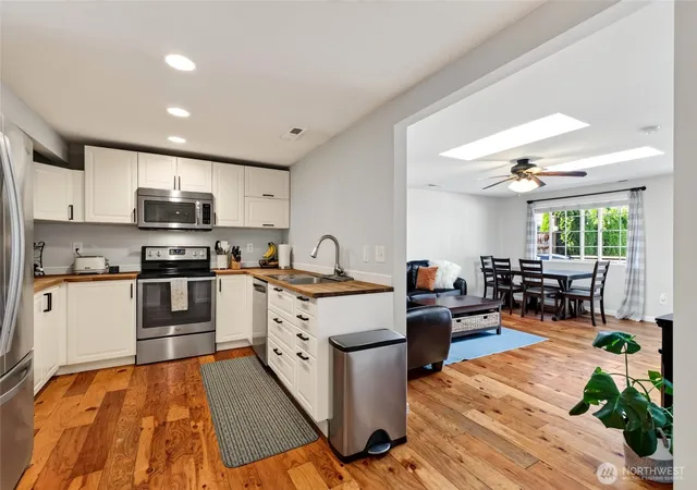 Photo 3 of Single family home for sale at 435 Harrison St, Sumner, WA 98390 | MLS# NWM2576494 | Listing updated on 2026-09-23