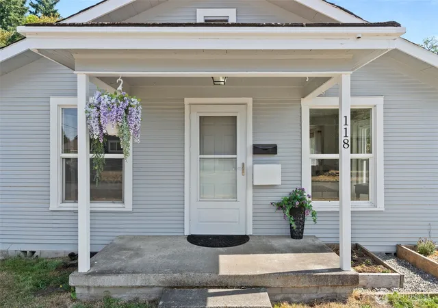 Photo 3 of Single family home for sale at 118 N Buckner St, Centralia, WA 98531 | MLS# NWM2576501 | Listing updated on 2026-09-30