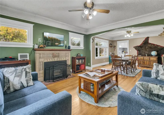 Photo 3 of Single family home for sale at 1081 Lafromboise St, Enumclaw, WA 98022 | MLS# NWM2576519 | Listing updated on 2026-09-25