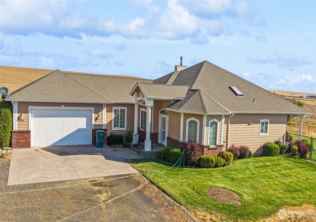 Photo 1 of Single family home for sale at 404 N Low St, Ritzville, WA 99169 | MLS# NWM2576524 | Listing updated on 2026-09-25