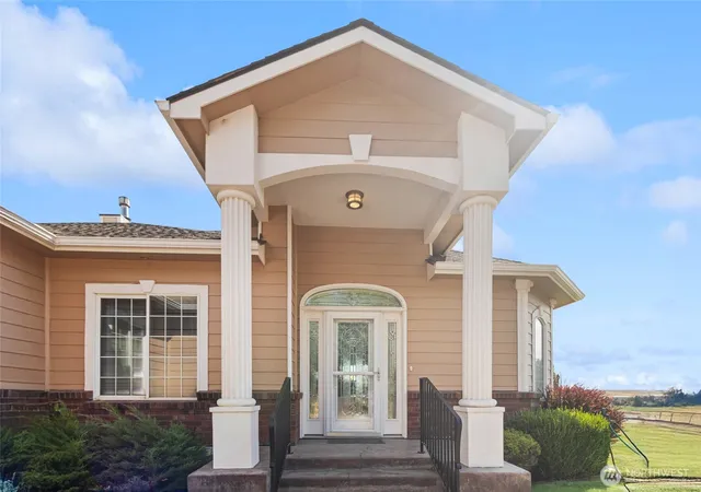 Photo 3 of Single family home for sale at 404 N Low St, Ritzville, WA 99169 | MLS# NWM2576524 | Listing updated on 2026-09-25