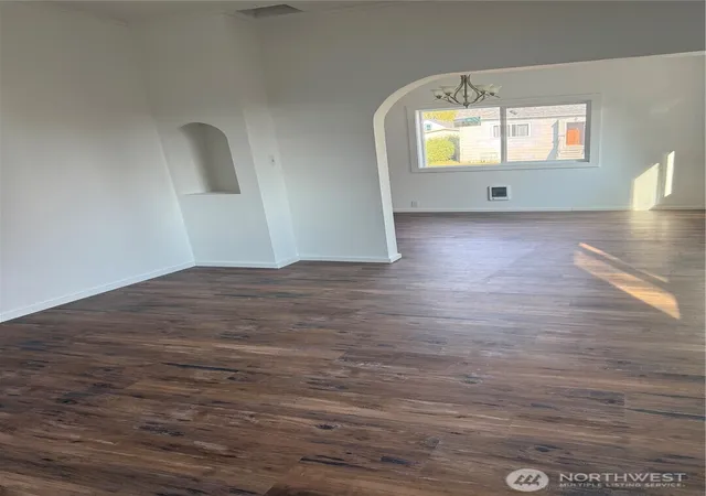 Photo 3 of Single family home for sale at 1118 Larch St, Raymond, WA 98577 | MLS# NWM2576534 | Listing updated on 2026-09-25