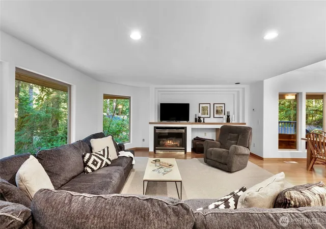 Photo 3 of Single family home for sale at 6929 Baker Cir, Deming, WA 98244 | MLS# NWM2576556 | Listing updated on 2026-09-25