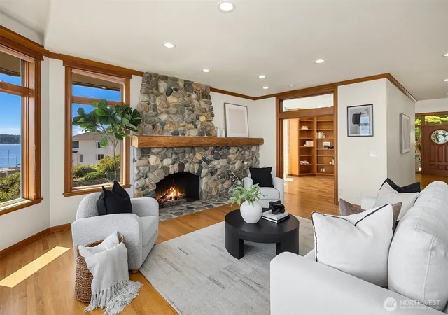 Photo 4 of Single family home for sale at 8203 NE Juanita Dr, Kirkland, WA 98034 | MLS# NWM2576563 | Listing updated on 2026-09-30