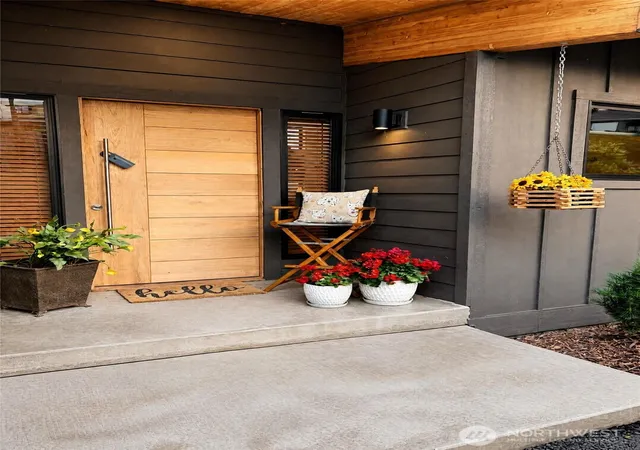 Photo 2 of Single family home for sale at 1011 Alden Rd, Aberdeen, WA 98520 | MLS# NWM2576583 | Listing updated on 2026-09-25