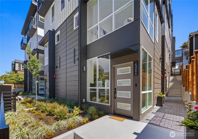 Photo 3 of Townhouse for sale at 2328 Franklin Ave E #D, Seattle, WA 98102 | MLS# NWM2576591 | Listing updated on 2026-10-01