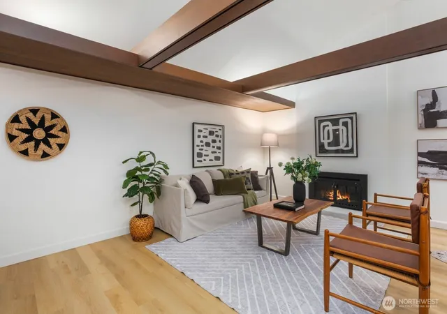 Photo 3 of Sale Pending at 1520 Sycamore Dr Se, Issaquah, WA 98027 | MLS# NWM2576602 | Listing updated on 2026-09-30