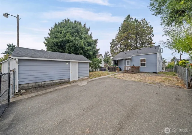Photo 2 of Single family home for sale at 4811 S K St, Tacoma, WA 98408 | MLS# NWM2576631 | Listing updated on 2026-09-28