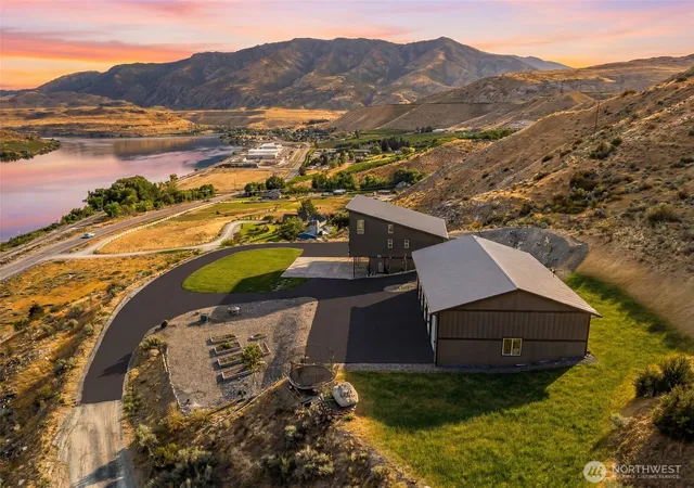 Photo 1 of Single family home for sale at 44 A Osprey Nest Rd, Pateros, WA 98846 | MLS# NWM2576636 | Listing updated on 2026-09-26