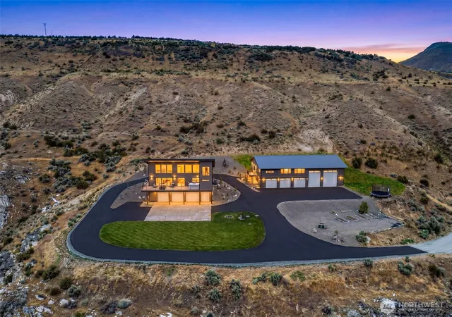 Photo 2 of Single family home for sale at 44 A Osprey Nest Rd, Pateros, WA 98846 | MLS# NWM2576636 | Listing updated on 2026-09-26