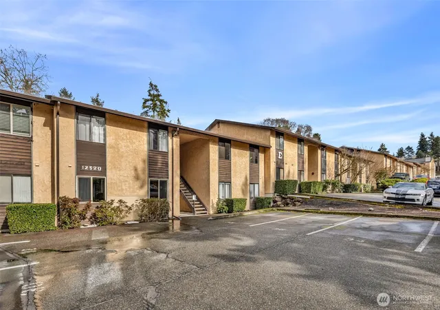 Photo 4 of Sale Pending at 12520 NE 145th Terrace #E33, Kirkland, WA 98034 | MLS# NWM2576640 | Listing updated on 2026-09-25