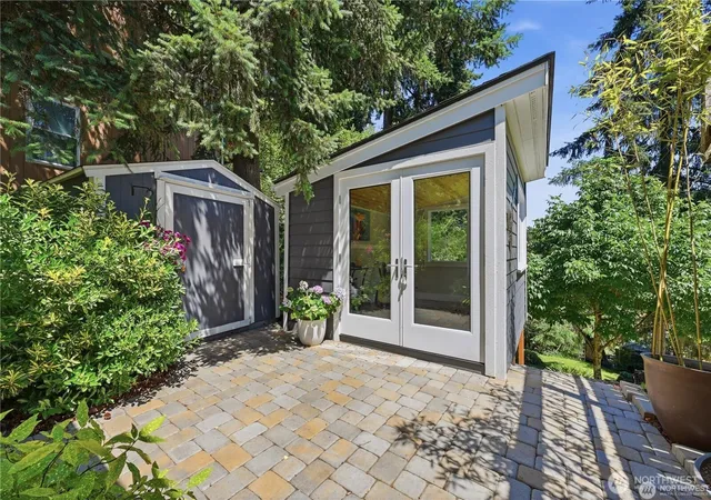 Photo 4 of Sale Pending at 18002 25th Avenue NE, Lake Forest Park, WA 98155 | MLS# NWM2576668 | Listing updated on 2026-09-20