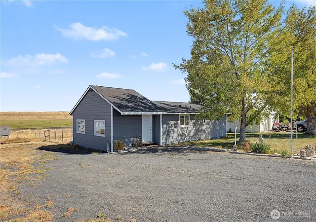 Photo 2 of Single family home for sale at 3986 Road 20 Ne, Soap Lake, WA 98851 | MLS# NWM2576672 | Listing updated on 2026-09-29
