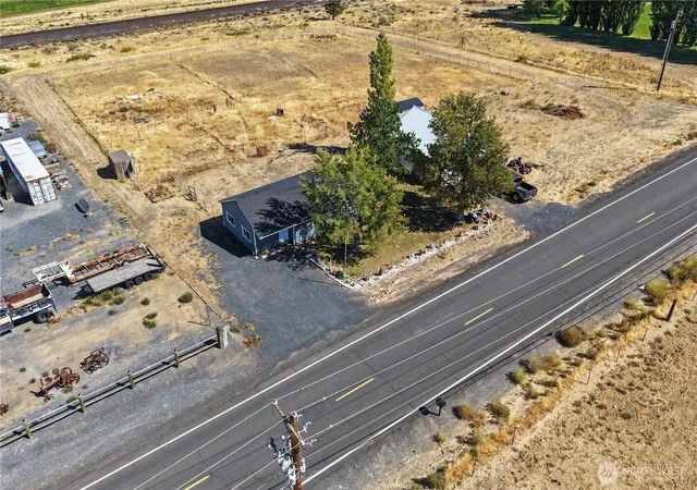 Photo 3 of Single family home for sale at 3986 Road 20 Ne, Soap Lake, WA 98851 | MLS# NWM2576672 | Listing updated on 2026-09-29