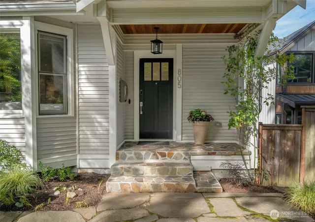 Photo 3 of Single family home for sale at 805 33rd Avenue E, Seattle, WA 98112 | MLS# NWM2576677 | Listing updated on 2026-10-02