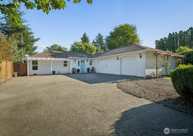 Single family home for sale at 33331 SE 42nd Street, Fall City, WA 98024 | MLS# NWM2576683