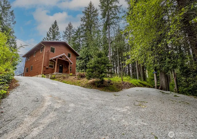 Photo 2 of Single family home for sale at 33006 Deer Park Ln, Mount Vernon, WA 98274 | MLS# NWM2576690 | Listing updated on 2026-09-21
