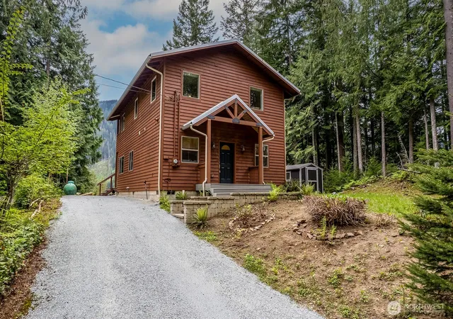 Photo 3 of Single family home for sale at 33006 Deer Park Ln, Mount Vernon, WA 98274 | MLS# NWM2576690 | Listing updated on 2026-09-21
