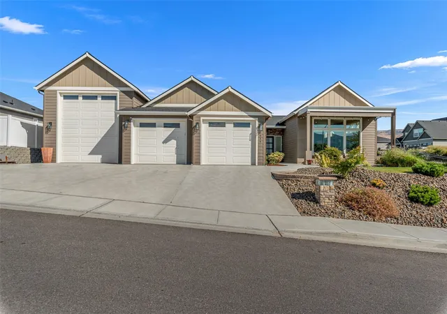 Single family home for sale at 2659 Parkette St SE, East Wenatchee, WA 98802 | MLS# NWM2576692