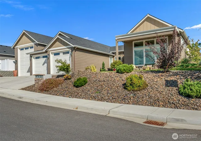Photo 2 of Sale Pending at 2659 Parkette St Se, East Wenatchee, WA 98802 | MLS# NWM2576692 | Listing updated on 2026-09-17