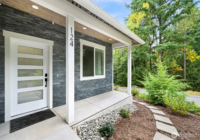 Photo 3 of Single family home for sale at 124 Sudden Valley Dr, Bellingham, WA 98229 | MLS# NWM2576711 | Listing updated on 2026-10-16