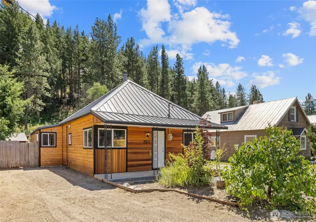 Photo 1 of Single family home for sale at 513 Marie Ave, South Cle Elum, WA 98943 | MLS# NWM2576722 | Listing updated on 2026-09-25