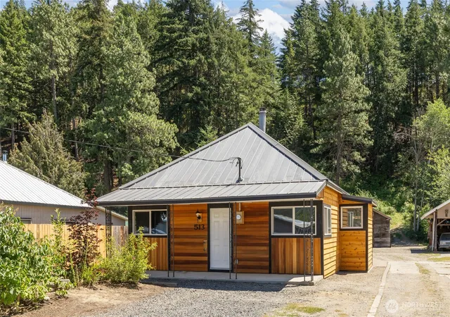 Photo 2 of Single family home for sale at 513 Marie Ave, South Cle Elum, WA 98943 | MLS# NWM2576722 | Listing updated on 2026-09-25