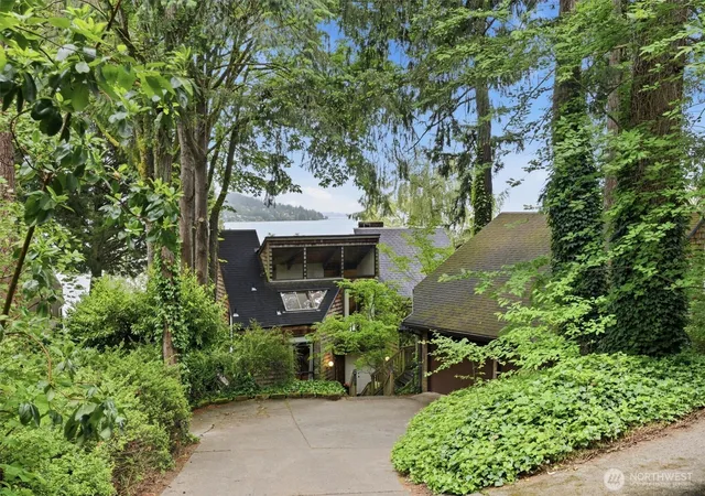 Photo 2 of Single family home for sale at 500 W Lake Sammamish Pkwy Ne, Bellevue, WA 98008 | MLS# NWM2576733 | Listing updated on 2026-10-01