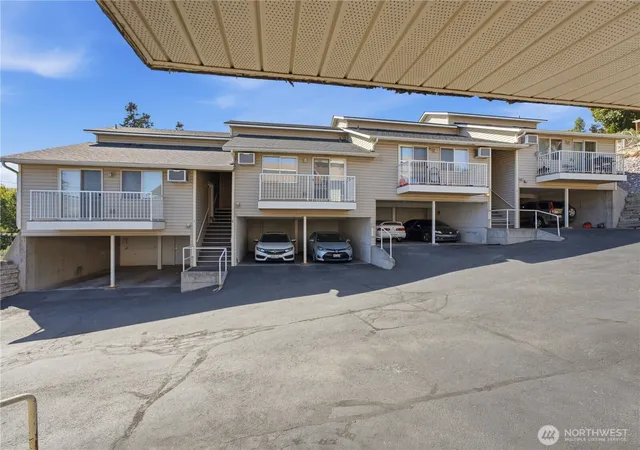 Photo 3 of Multi family home for sale at 1686 S Mission St #1, Wenatchee, WA 98801 | MLS# NWM2576735 | Listing updated on 2026-09-25
