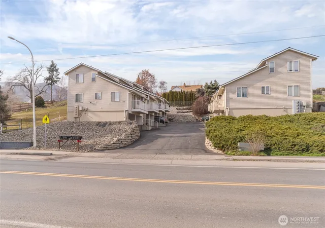 Photo 3 of Multi family home for sale at 1686 S Mission St #1, Wenatchee, WA 98801 | MLS# NWM2576735 | Listing updated on 2026-09-25