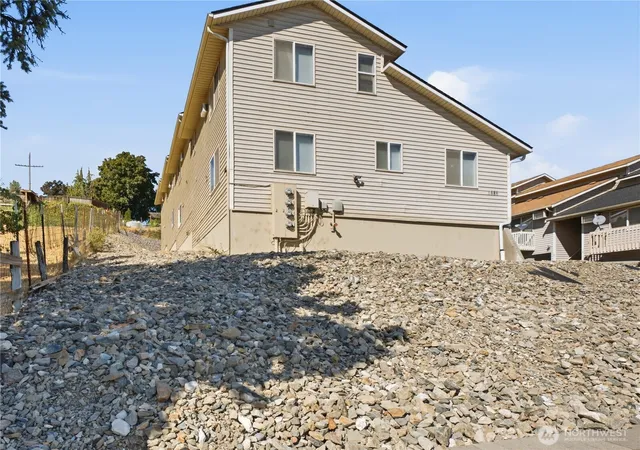 Photo 4 of Multi family home for sale at 1686 S Mission St #1, Wenatchee, WA 98801 | MLS# NWM2576735 | Listing updated on 2026-09-25
