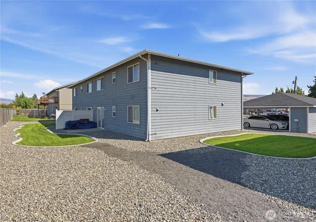 Photo 4 of Sale Pending at 1624 Cross St #1, Wenatchee, WA 98801 | MLS# NWM2576741 | Listing updated on 2026-09-25