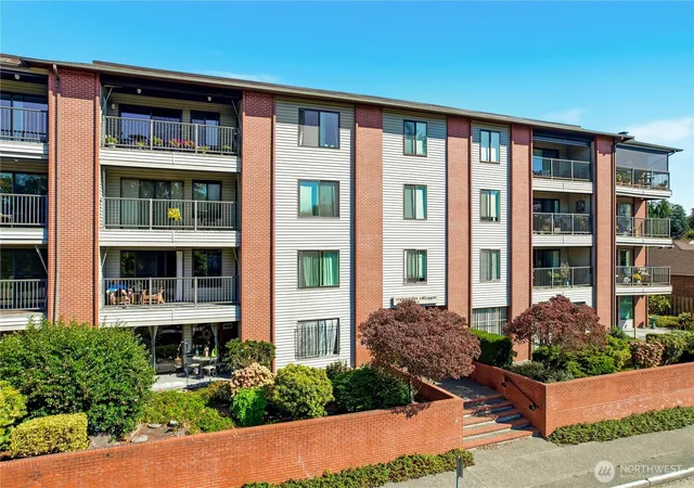 Photo 2 of Sale Pending at 2858 32nd Avenue W #202, Seattle, WA 98199 | MLS# NWM2576742 | Listing updated on 2026-10-01