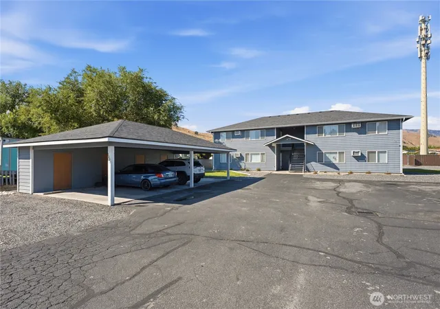Multi family home for sale at 1632 Cross St #1, Wenatchee, WA 98801 | MLS# NWM2576744
