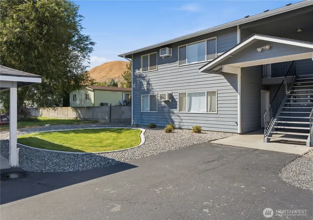 Photo 2 of Multi family home for sale at 1632 Cross St #1, Wenatchee, WA 98801 | MLS# NWM2576744 | Listing updated on 2026-09-25
