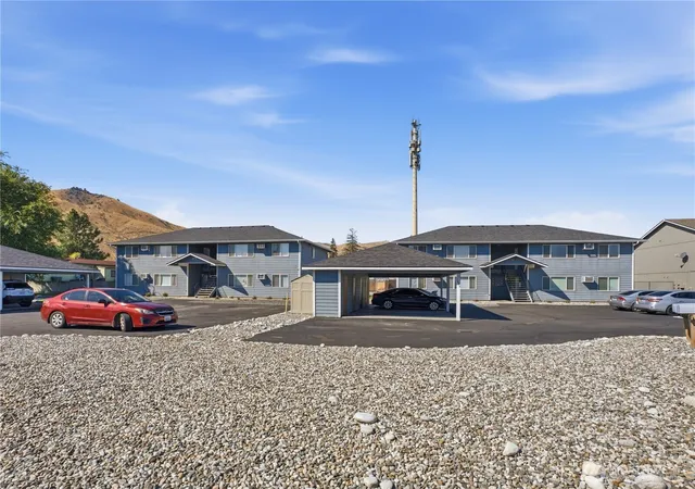 Photo 3 of Multi family home for sale at 1632 Cross St #1, Wenatchee, WA 98801 | MLS# NWM2576744 | Listing updated on 2026-09-25