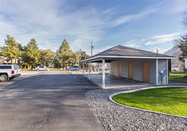 Photo 4 of Multi family home for sale at 1632 Cross St #1, Wenatchee, WA 98801 | MLS# NWM2576744 | Listing updated on 2026-09-25