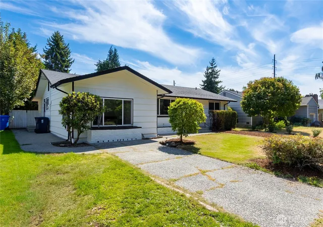 Photo 2 of Single family home for sale at 2125 N Highland St, Tacoma, WA 98406 | MLS# NWM2576747 | Listing updated on 2026-09-25