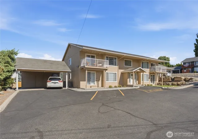 Photo 3 of Sale Pending at 1011 N D Baker Ave #D, East Wenatchee, WA 98802 | MLS# NWM2576754 | Listing updated on 2026-09-25
