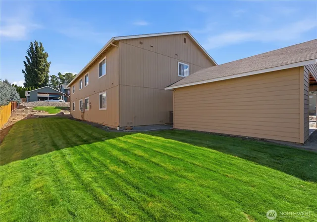 Photo 4 of Sale Pending at 1011 N D Baker Ave #D, East Wenatchee, WA 98802 | MLS# NWM2576754 | Listing updated on 2026-09-25