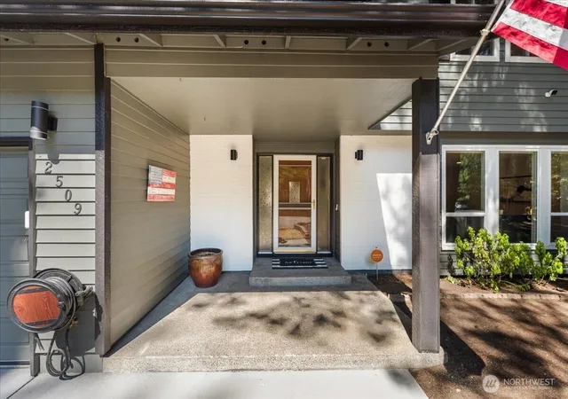 Photo 3 of Single family home for sale at 2509 Manorwood Dr, Puyallup, WA 98374 | MLS# NWM2576767 | Listing updated on 2026-09-25
