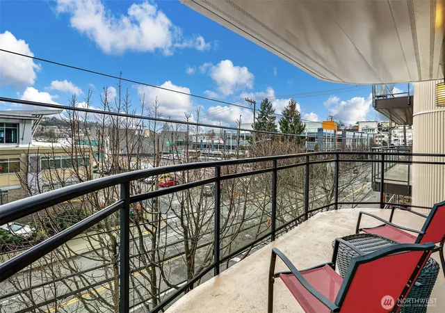 Photo 3 of Condo for sale at 1550 Eastlake Ave E #203, Seattle, WA 98102 | MLS# NWM2576791 | Listing updated on 2026-09-25