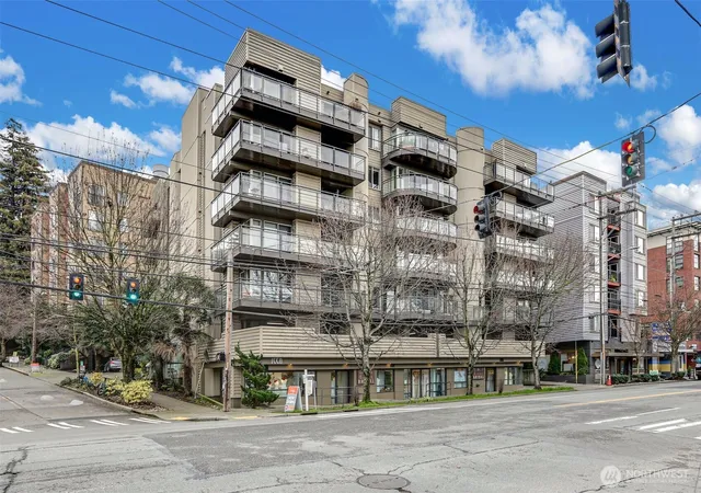 Photo 4 of Condo for sale at 1550 Eastlake Ave E #203, Seattle, WA 98102 | MLS# NWM2576791 | Listing updated on 2026-09-25