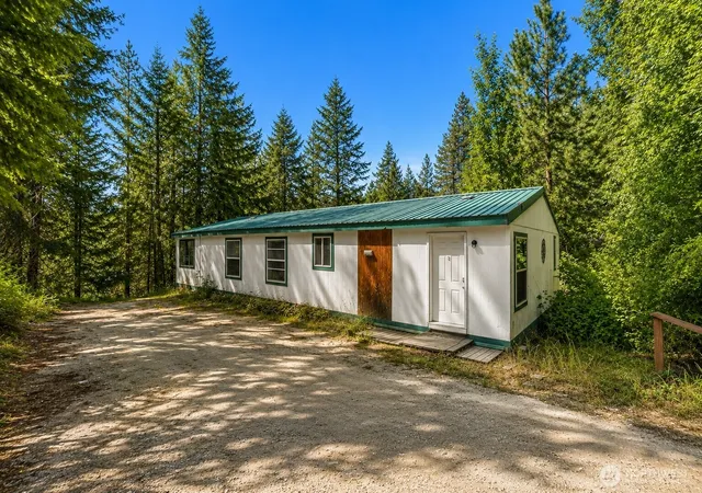 Photo 3 of Manufactured home for sale at 24608 Spur St, Leavenworth, WA 98826 | MLS# NWM2576794 | Listing updated on 2026-09-25