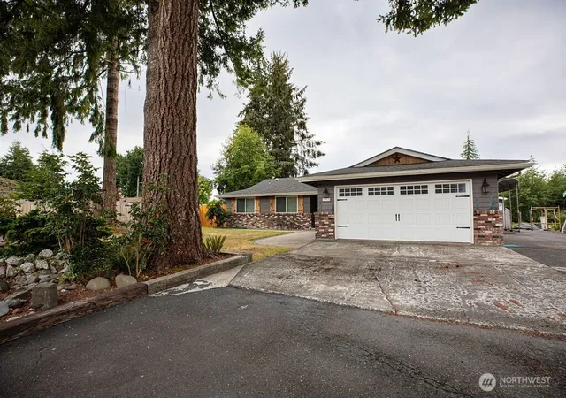 Photo 1 of Sale Pending at 853 Robin Hood Loop, Forks, WA 98331 | MLS# NWM2576795 | Listing updated on 2026-09-26
