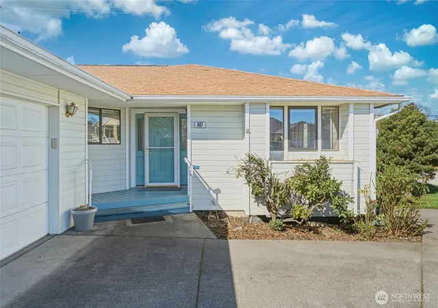 Photo 2 of Townhouse for sale at 807 Se Sentry Dr, College Place, WA 99324 | MLS# NWM2576797 | Listing updated on 2026-09-29