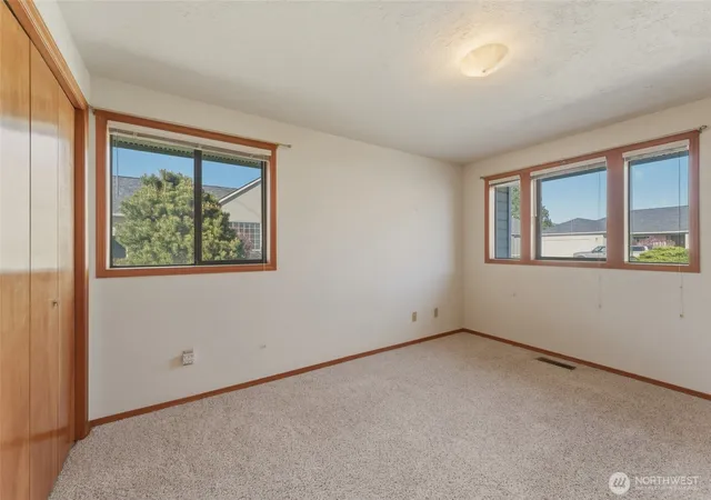 Photo 4 of Townhouse for sale at 807 SE Sentry Dr, College Place, WA 99324 | MLS# NWM2576797 | Listing updated on 2026-09-29